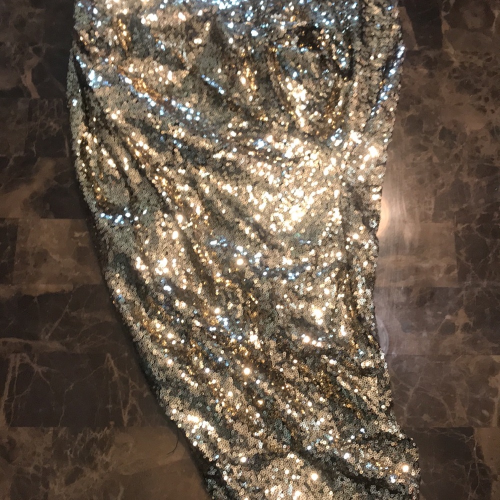🎉Gold Sequin High Low Side Dress! - Picture 7 of 8